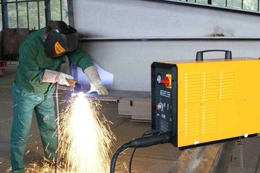 10 Quality Plasma Cutters under $300 – An Affordable Solution for Tough Jobs (2023)