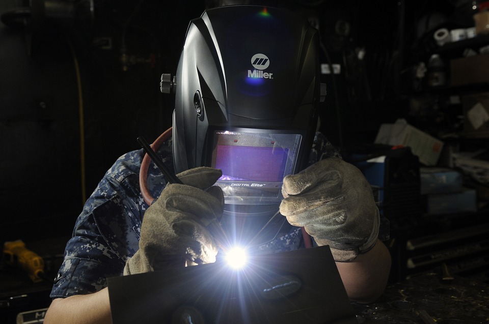 Welding Goggles vs Helmet - Which Protects Your Eyes Better?